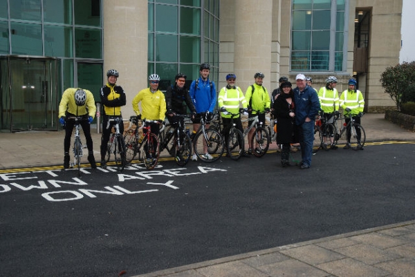 Mike Penning starts Home-Start Dacorum sponsored cycle ride