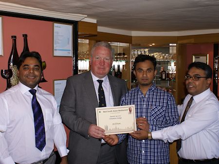 Mike Penning presents a certificate to the Cinnamon Lounge in Kings Langley as runner up for the Tiffin Cup nomination