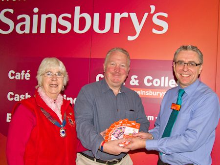 Mike Penning receives donation from Sainsbury’s to Treats for our Troops campaign